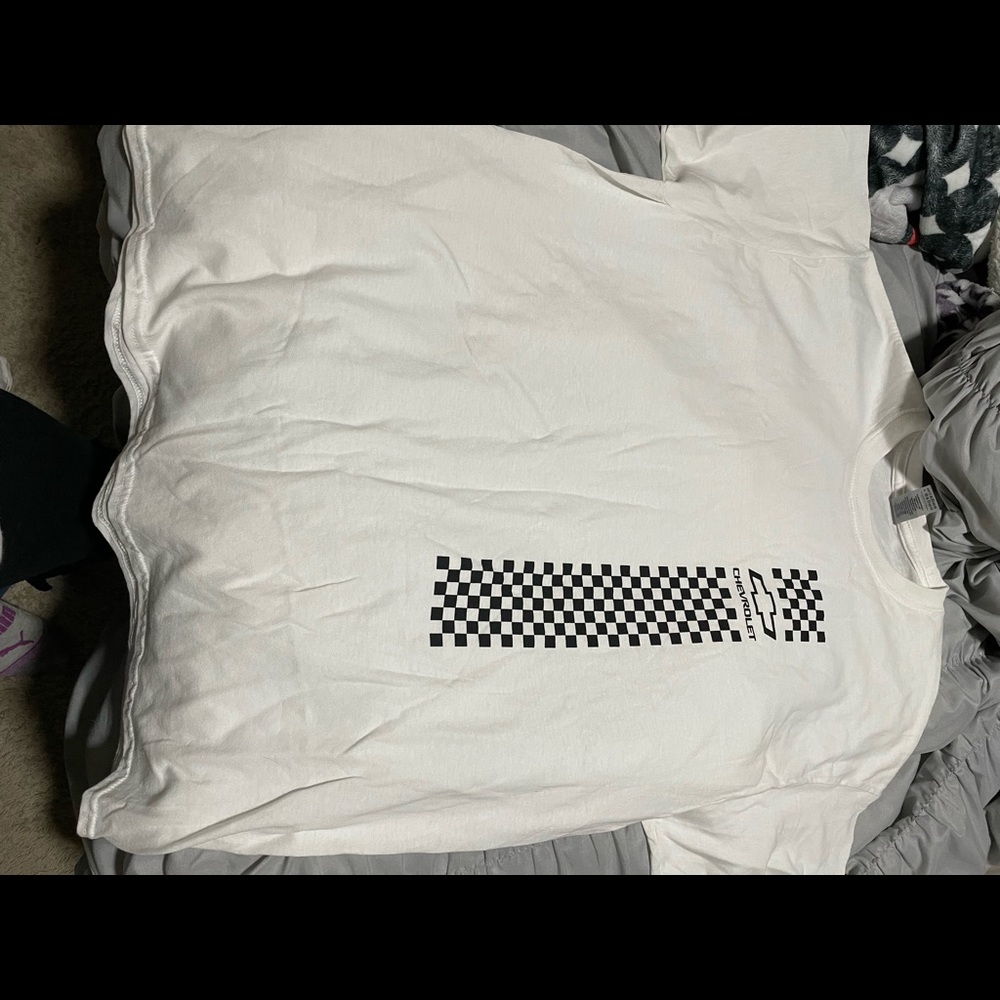 Please message me before buying - White gildan top - size:XL